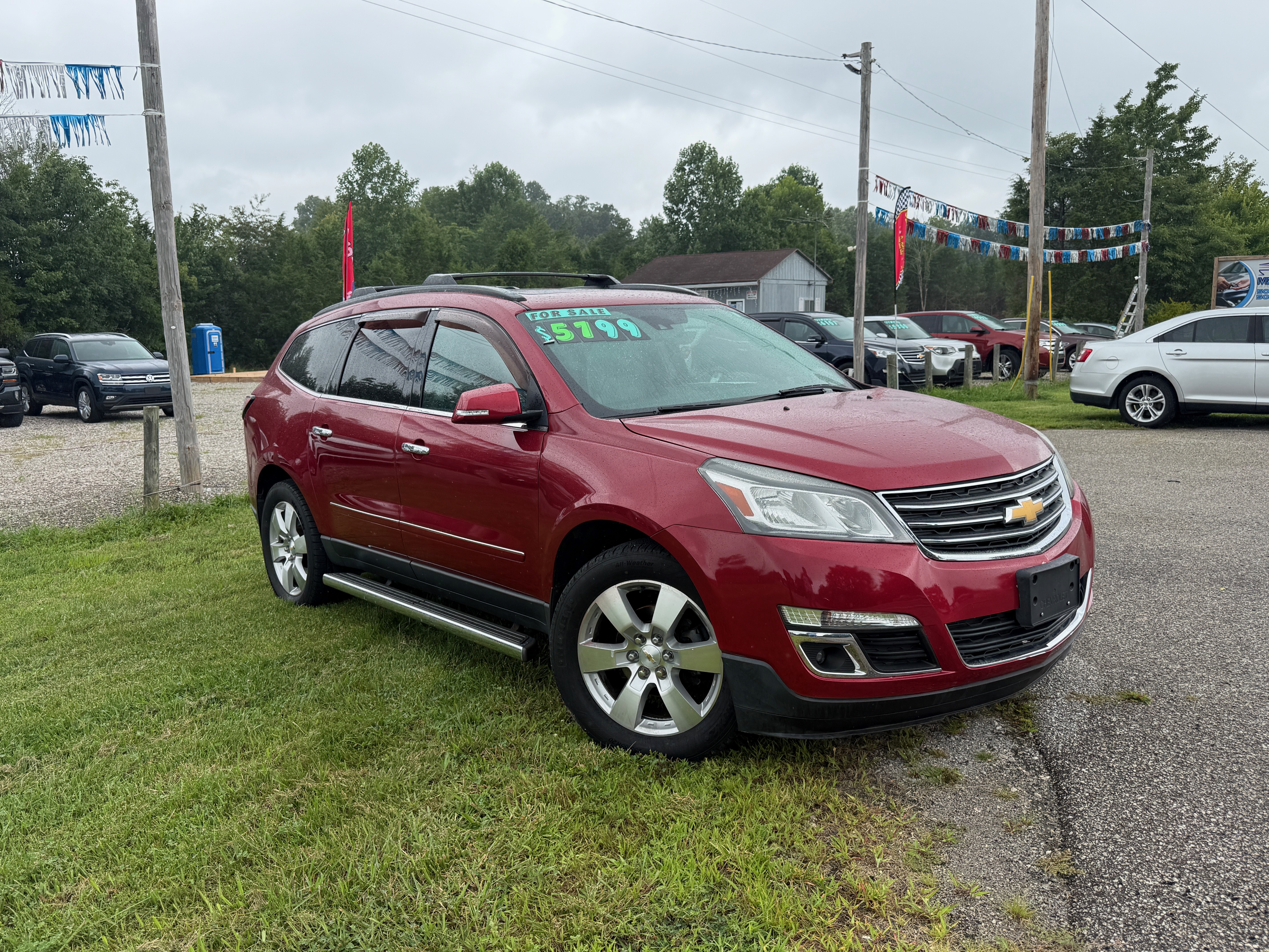 2014 Chevrolet Traverse LT front view