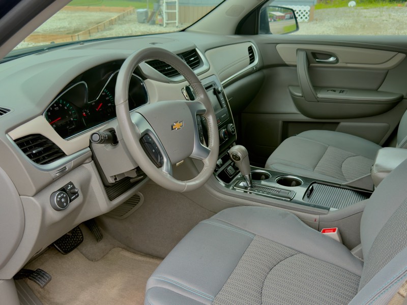 Navy blue Chevrolet Traverse LT AWD, interior dashboard
